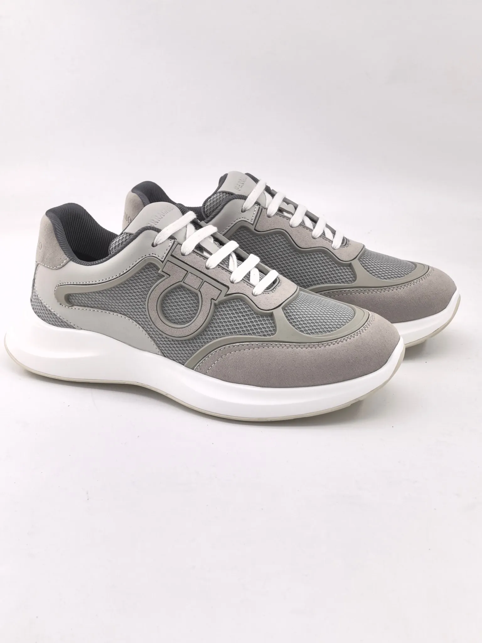 [Ferragamo] Top P: 740💰 Size: 39~44 (38 45 custom-made, non-refundable) 2025 Ferragamo men's new casual sports shoes, sports fashion charm, classic matching colors, elegant style and casual charm complement each other, showing urban fashion style. Rich colors interweave with modern charm, and simple lines outline the silhouette of the bag, interpreting casual aesthetics. Imported calfskin + first layer suede + TPU outsole